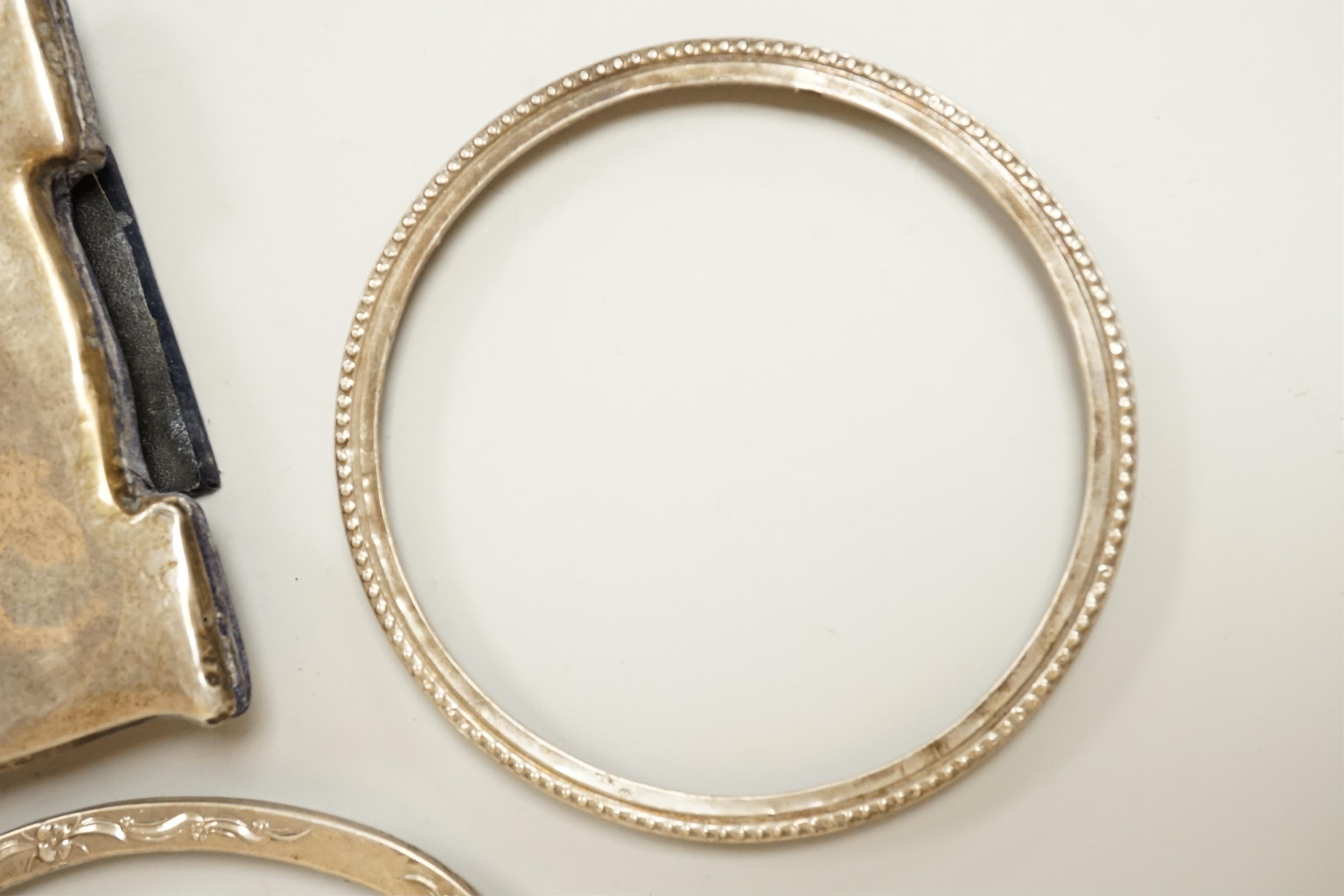 Four assorted early 20th century silver mounted photograph frames, the largest by Sanders & Mackenzie, Birmingham, 1915, 30.3cm by 21.6cm, together with two small Spanish white metal mounted photograph frames.